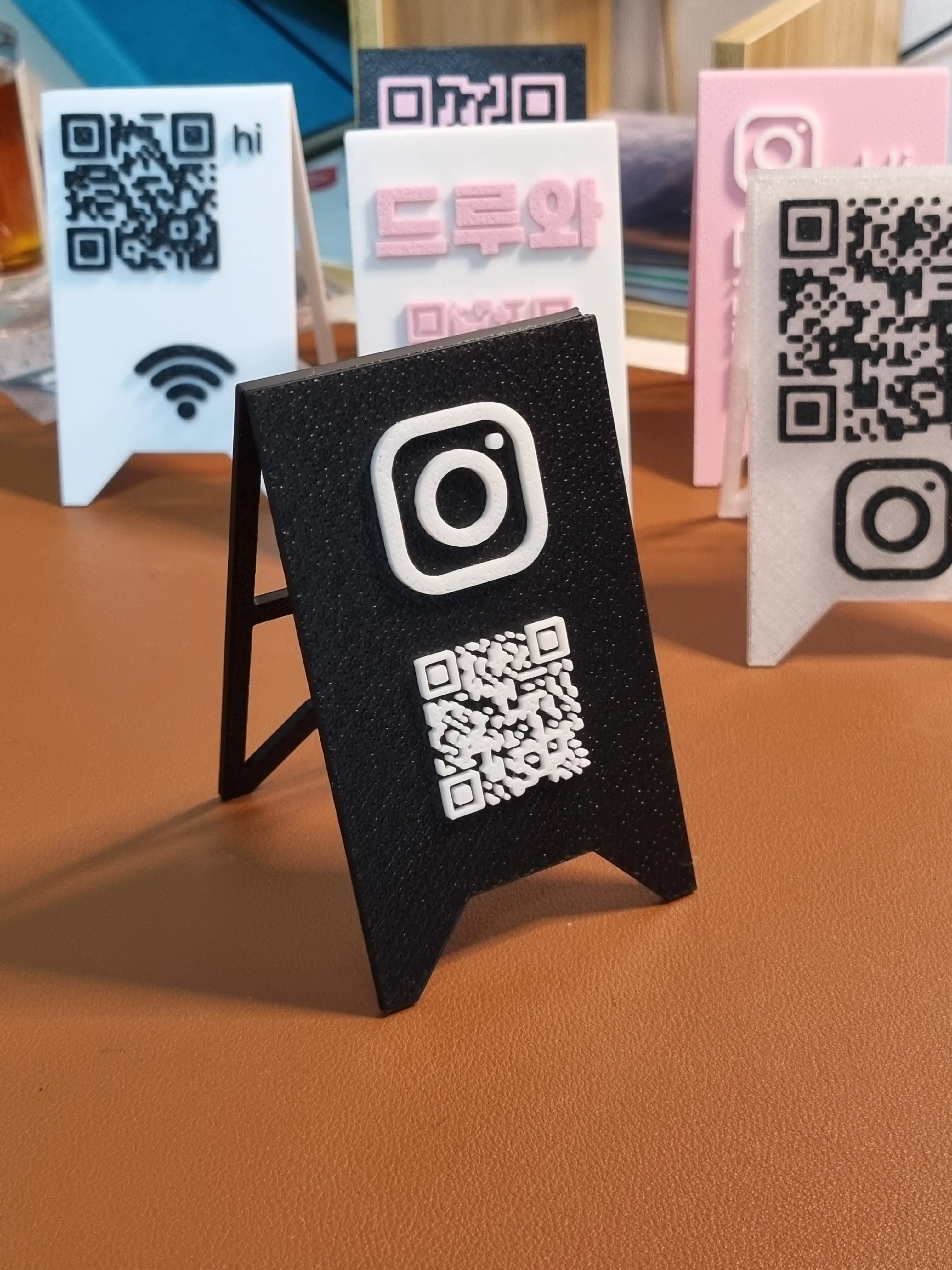 Various 3D printed QR plates